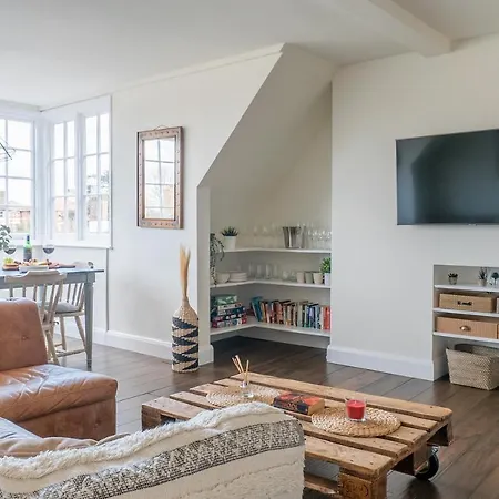 Hamilton Apartment
